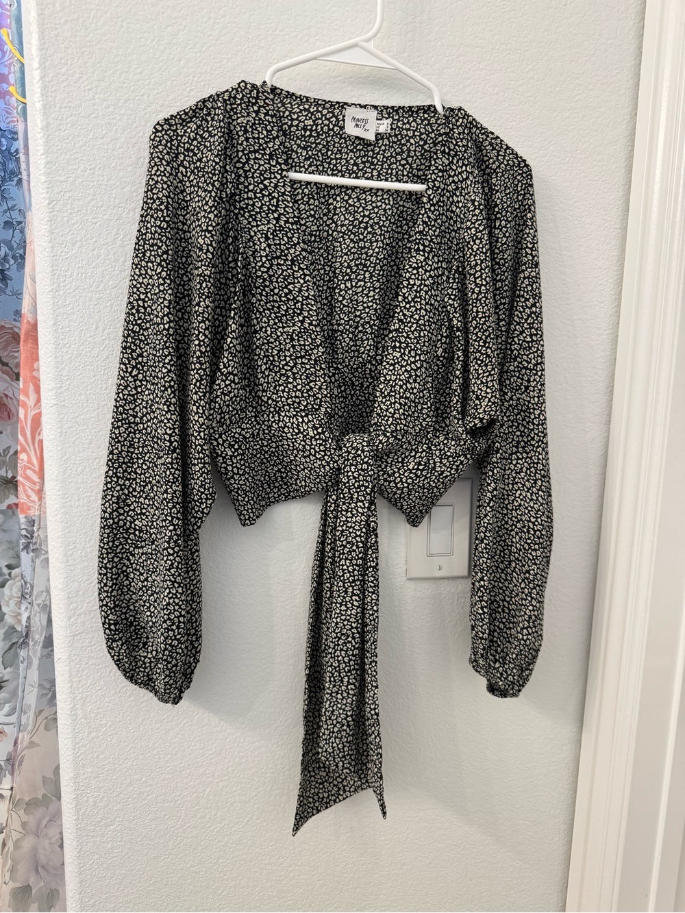 Princess Polly Black Leopard Print Tie-Front Cropped Blouse Size 2 Women’s
